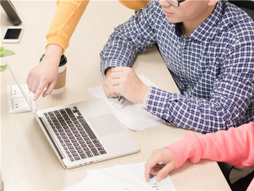 利用客服機器人自動接待