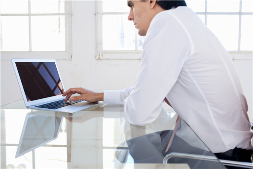 客服機器人解答客戶咨詢