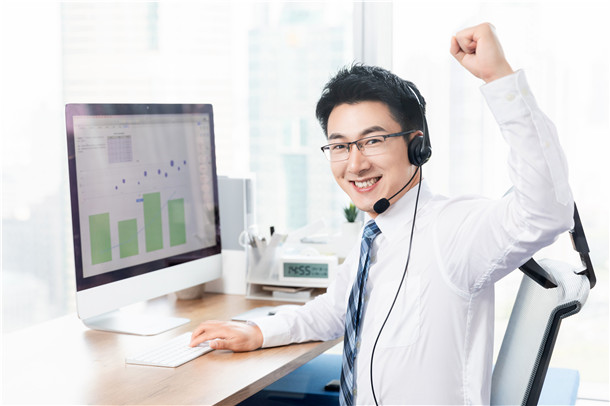 使用機器人代替人工電銷
