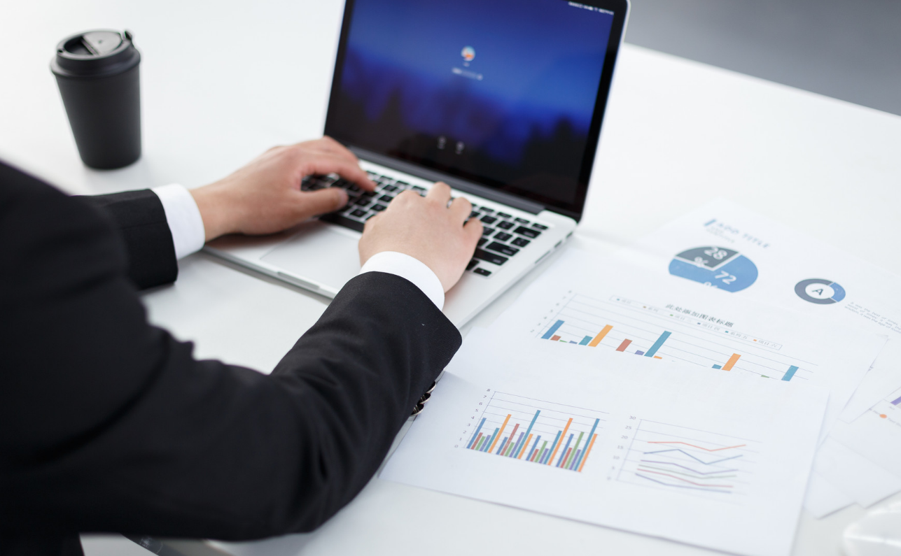 全天候法律守護(hù):律所夜班客服機(jī)器人的創(chuàng)新實(shí)踐與未來(lái)展望